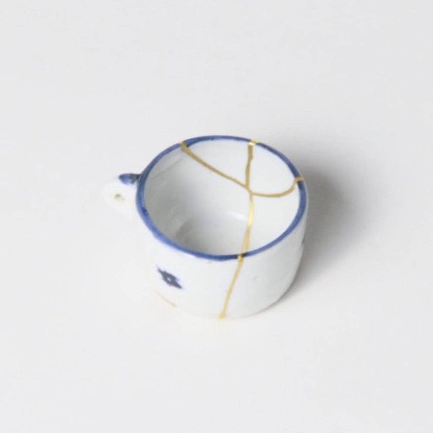 KINTSUGI – Tiny Hanging Bird Feeder with Golden Lines｜Available at Ebisu Studio