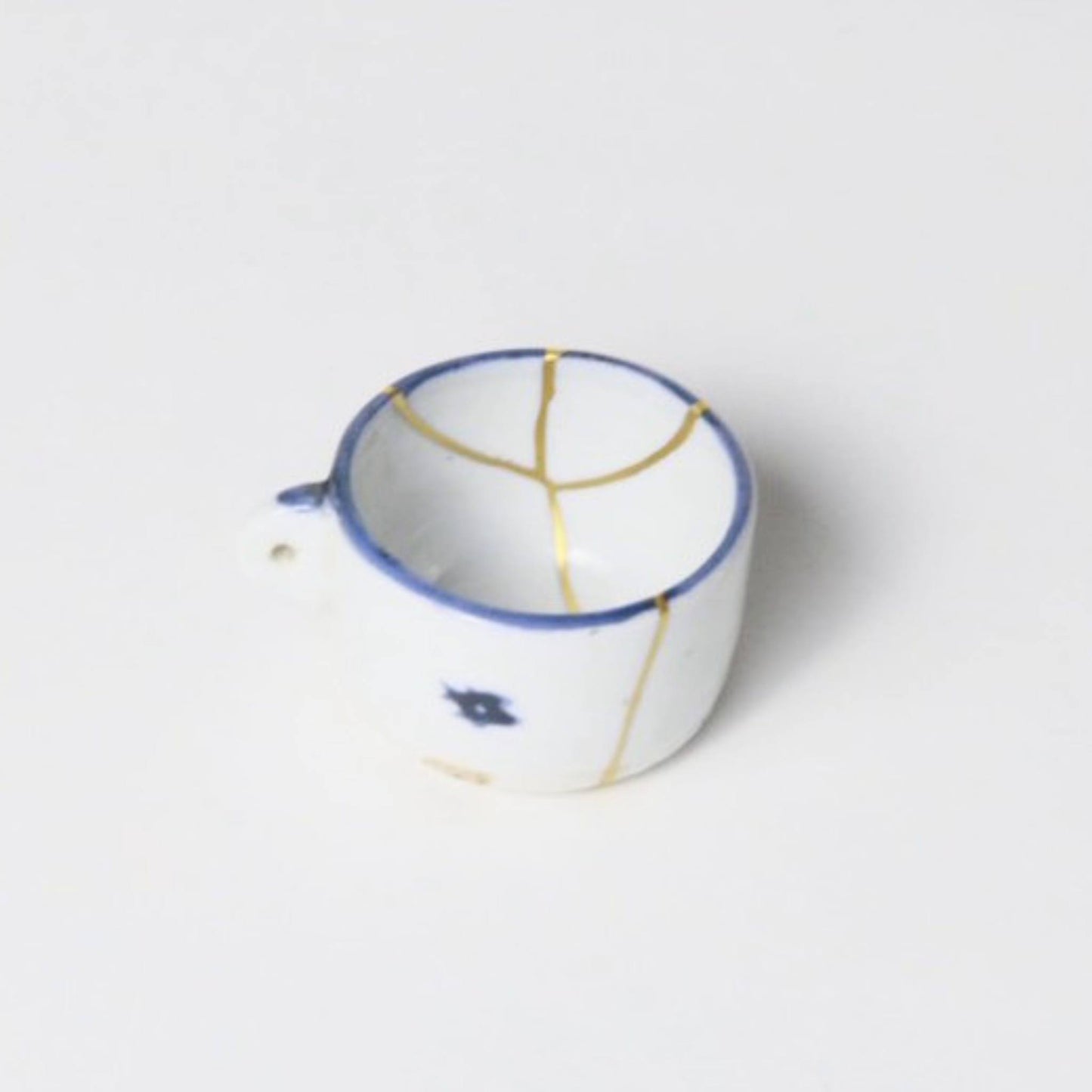 KINTSUGI – Tiny Hanging Bird Feeder with Golden Lines｜Available at Ebisu Studio