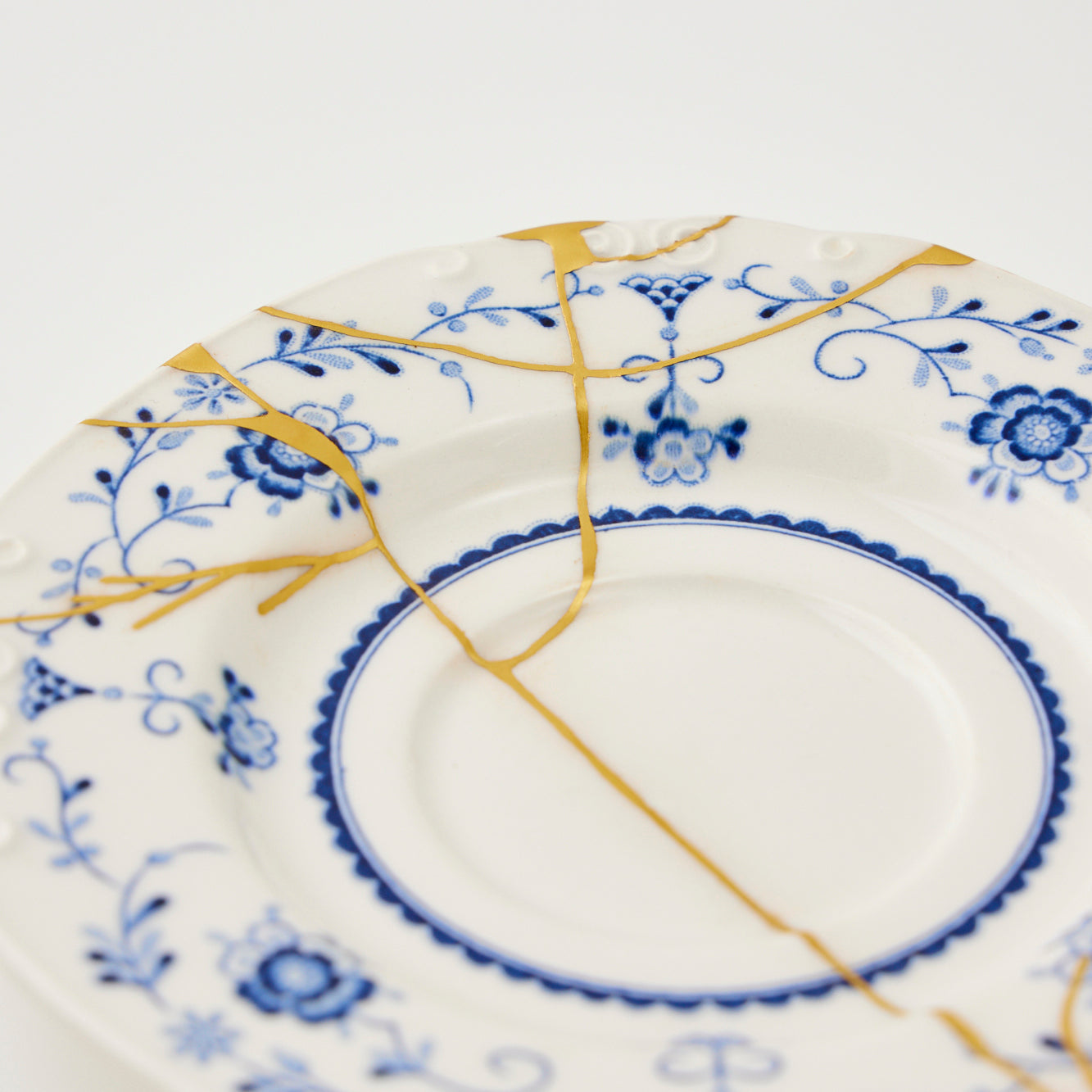 KINTSUGI NIKKO White Porcelain Saucer with Indigo Floral Motif｜Available at Asakusa Studio