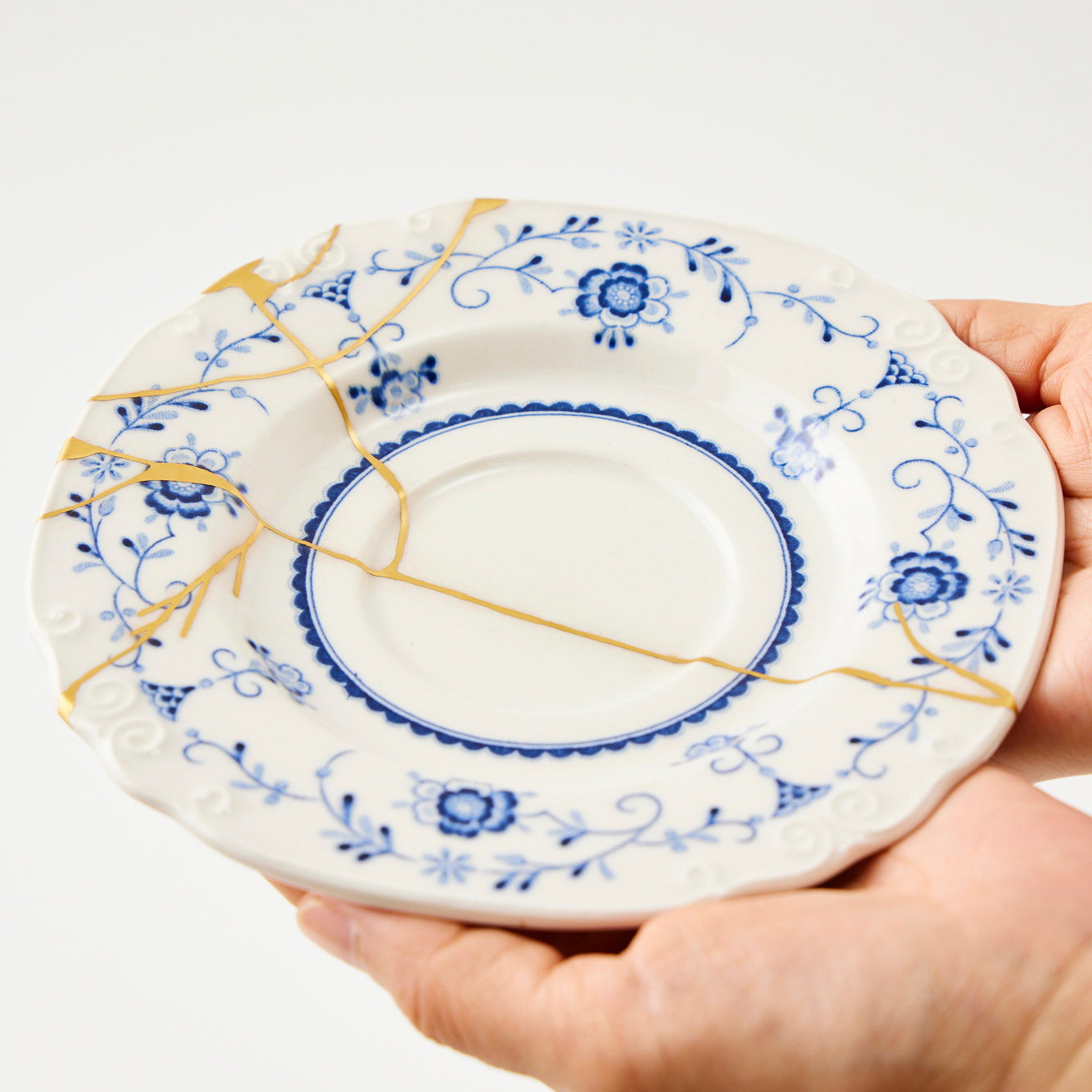 KINTSUGI NIKKO White Porcelain Saucer with Indigo Floral Motif｜Available at Asakusa Studio